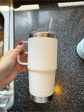 White yeti rambler 20 oz travel mug with handle and straw